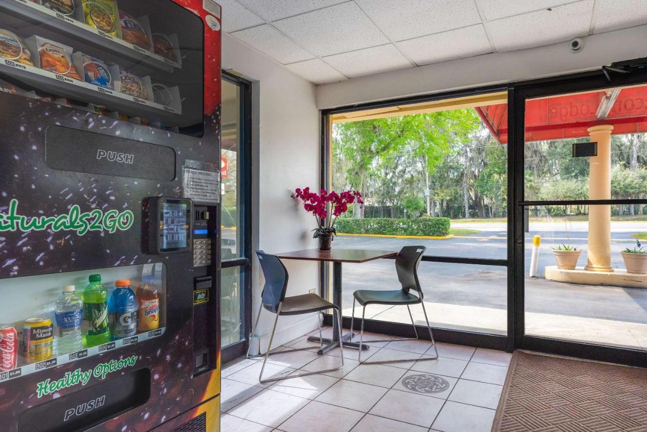 Econo Lodge University Gainesville Bagian luar foto