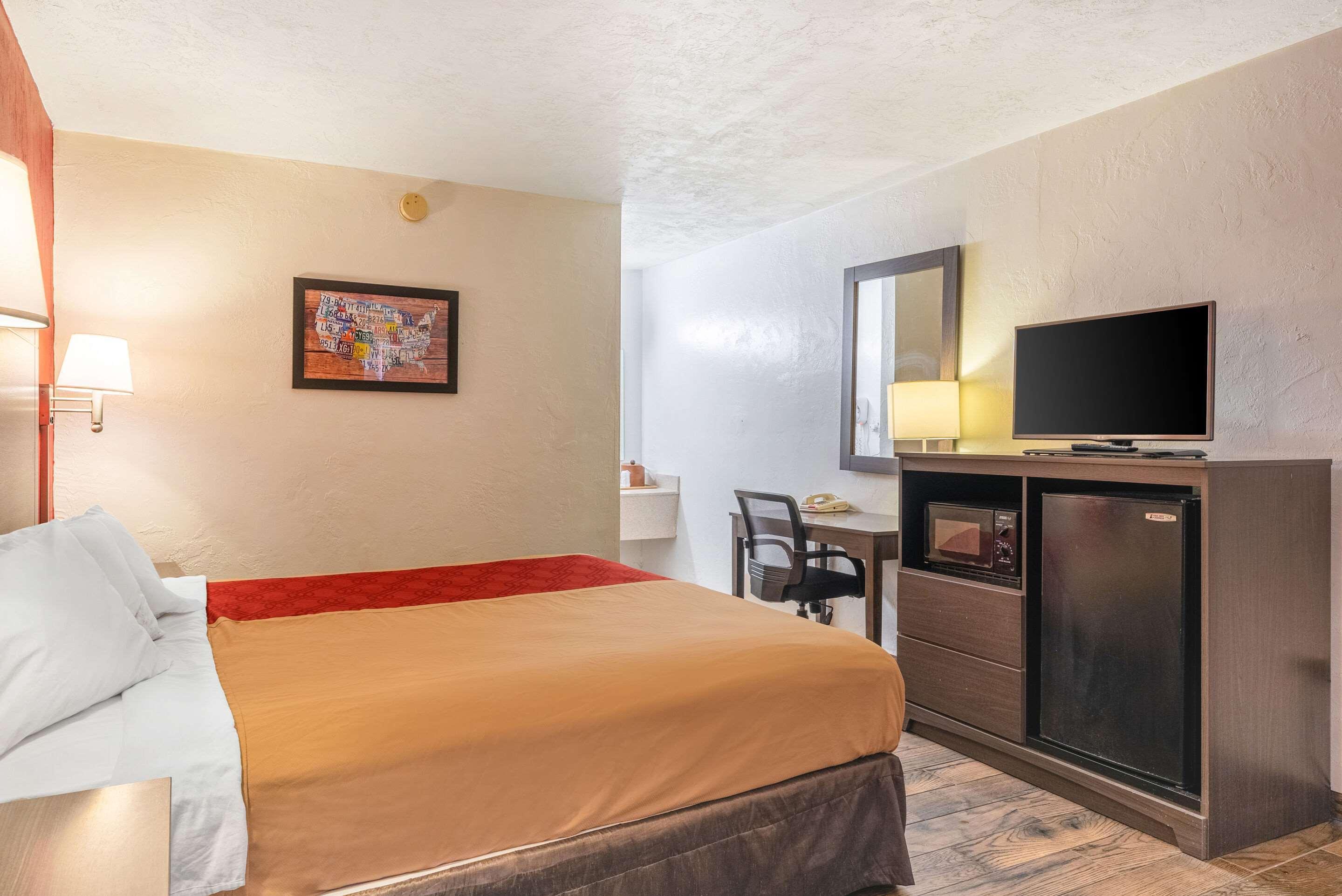 Econo Lodge University Gainesville Bagian luar foto