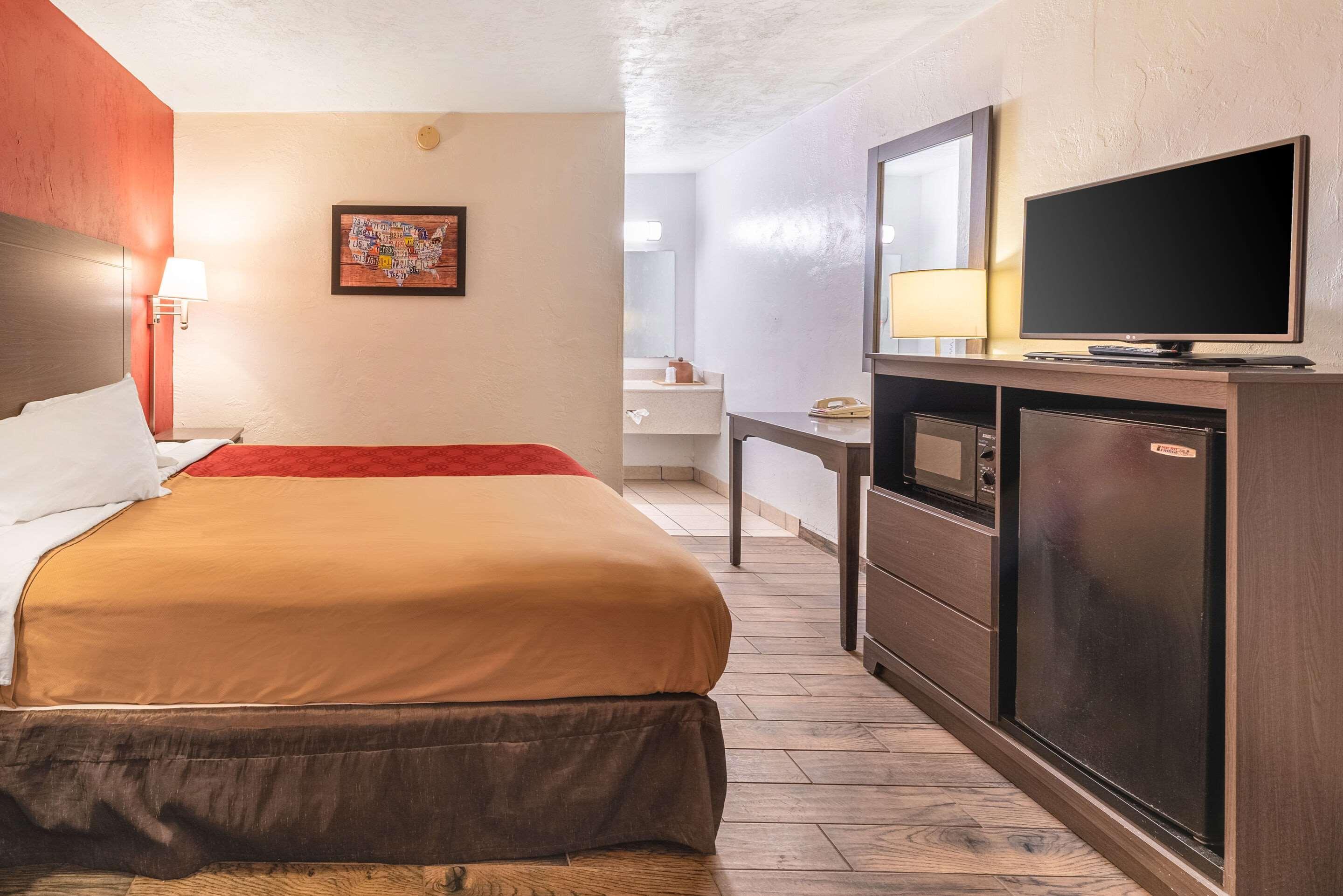 Econo Lodge University Gainesville Bagian luar foto