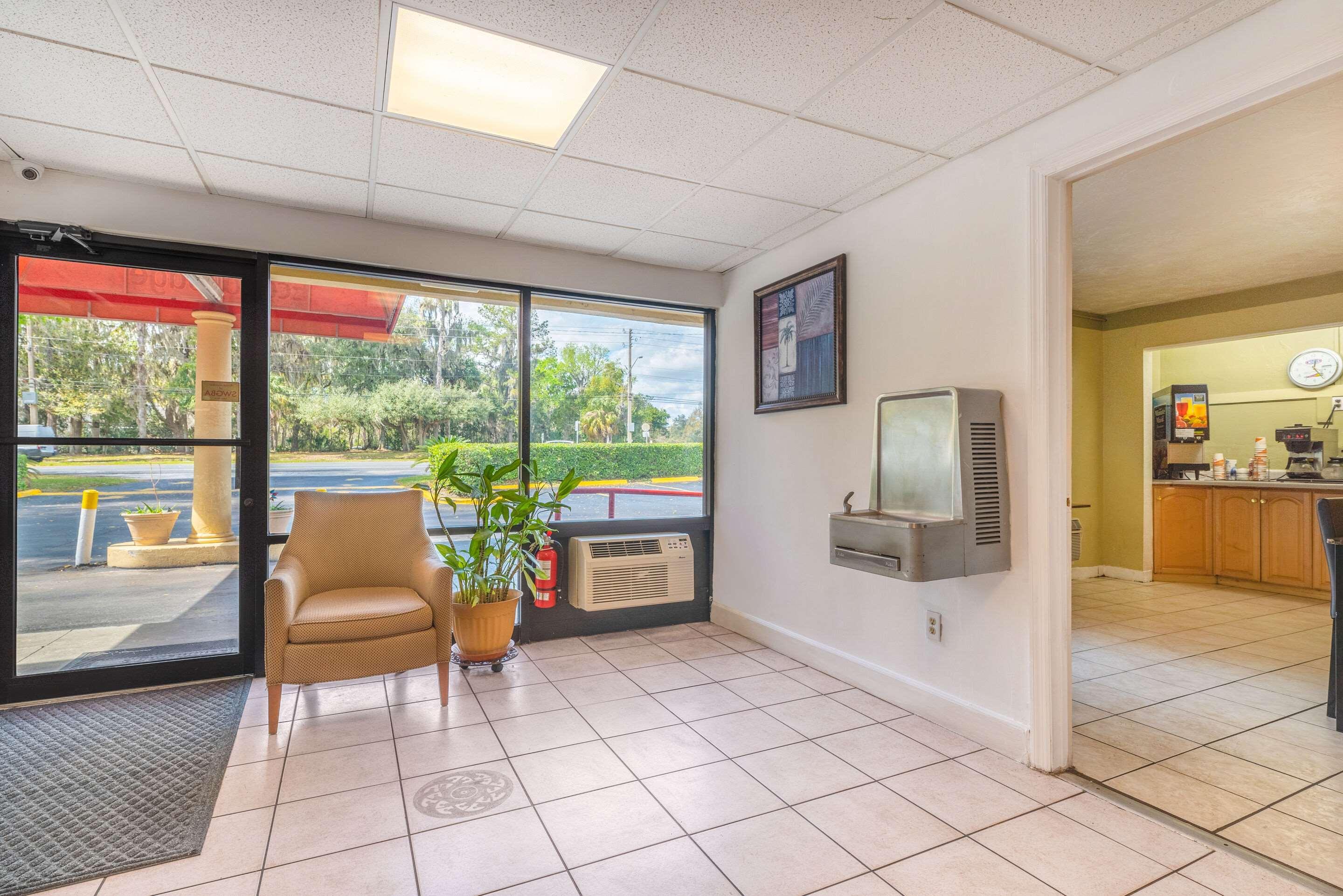 Econo Lodge University Gainesville Bagian luar foto