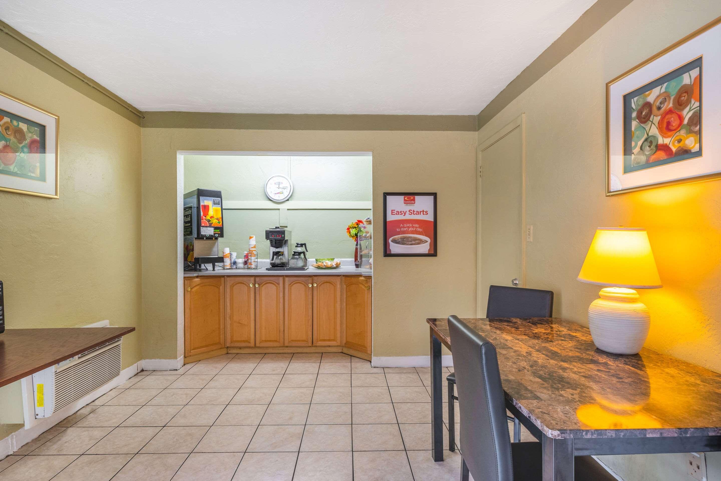 Econo Lodge University Gainesville Bagian luar foto