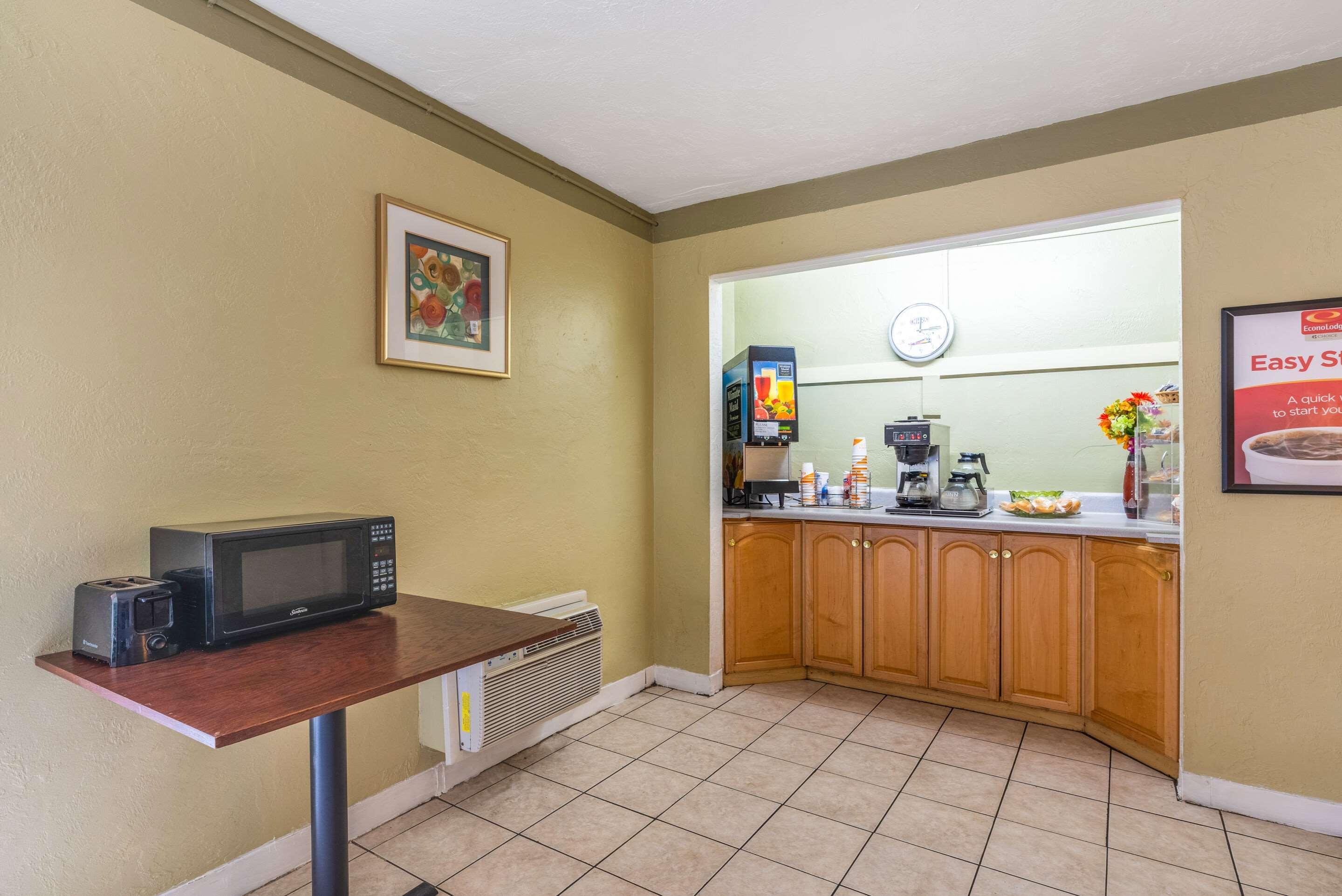 Econo Lodge University Gainesville Bagian luar foto