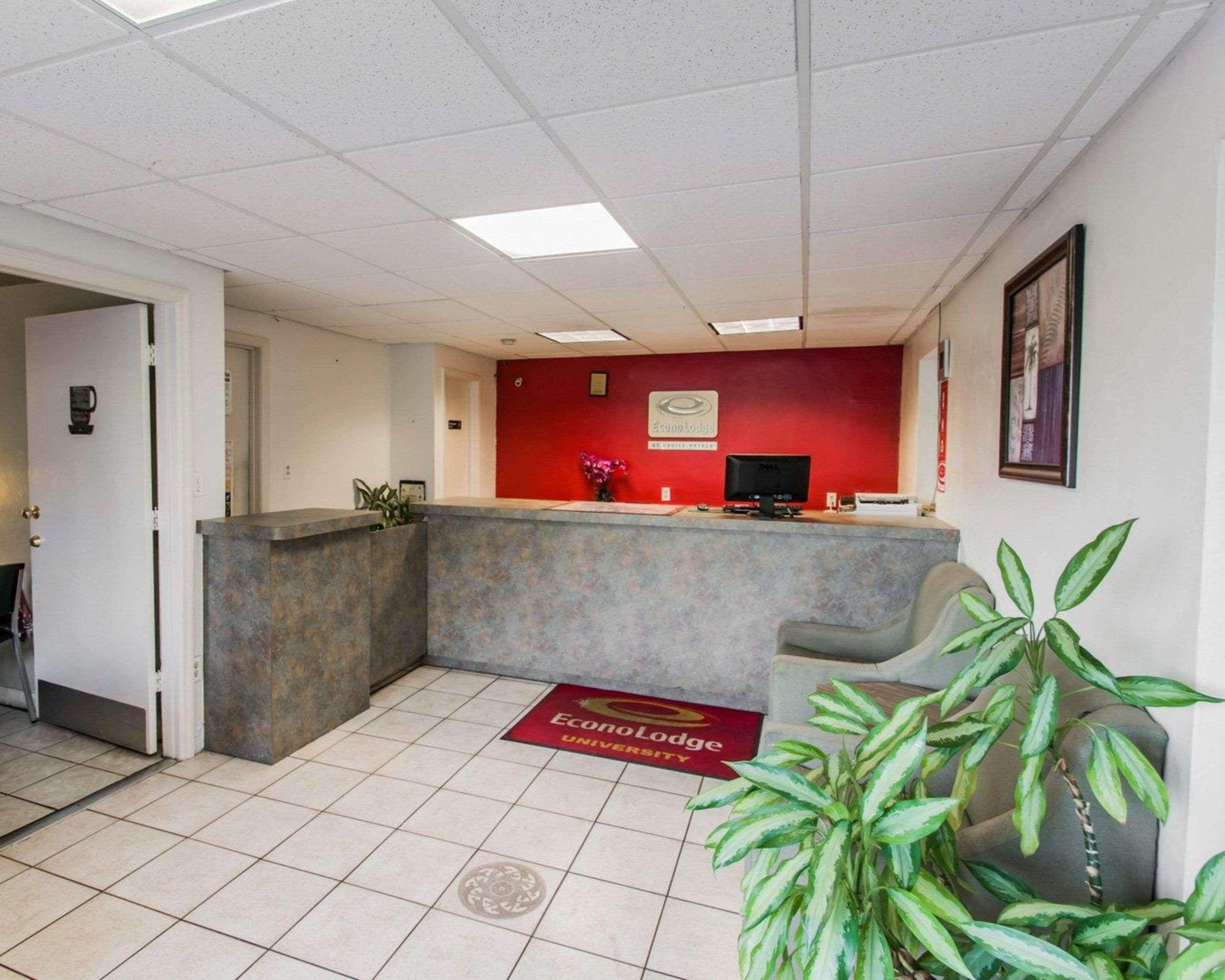 Econo Lodge University Gainesville Bagian luar foto