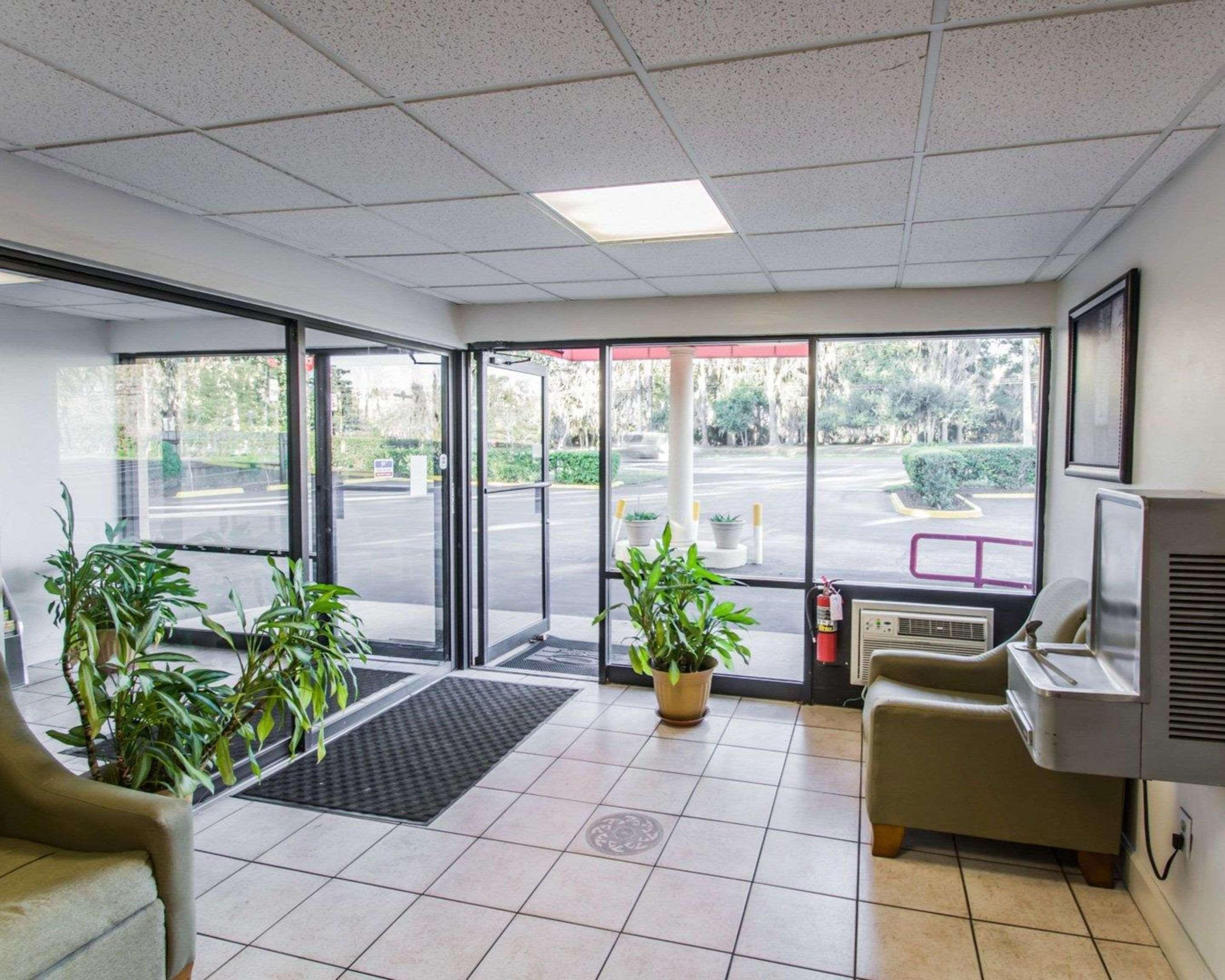 Econo Lodge University Gainesville Bagian luar foto